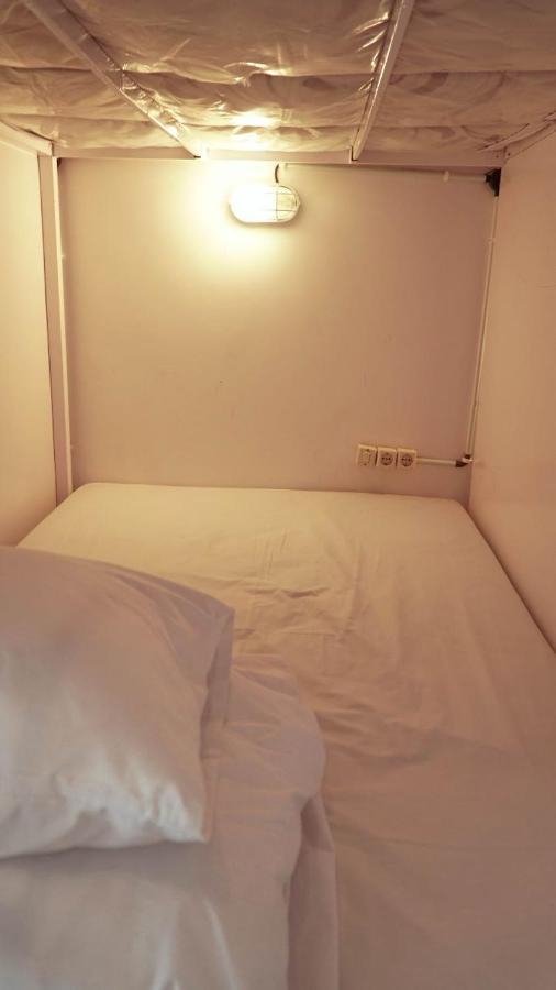 Indonesia Backpacker Hostels Kuta  Экстерьер фото