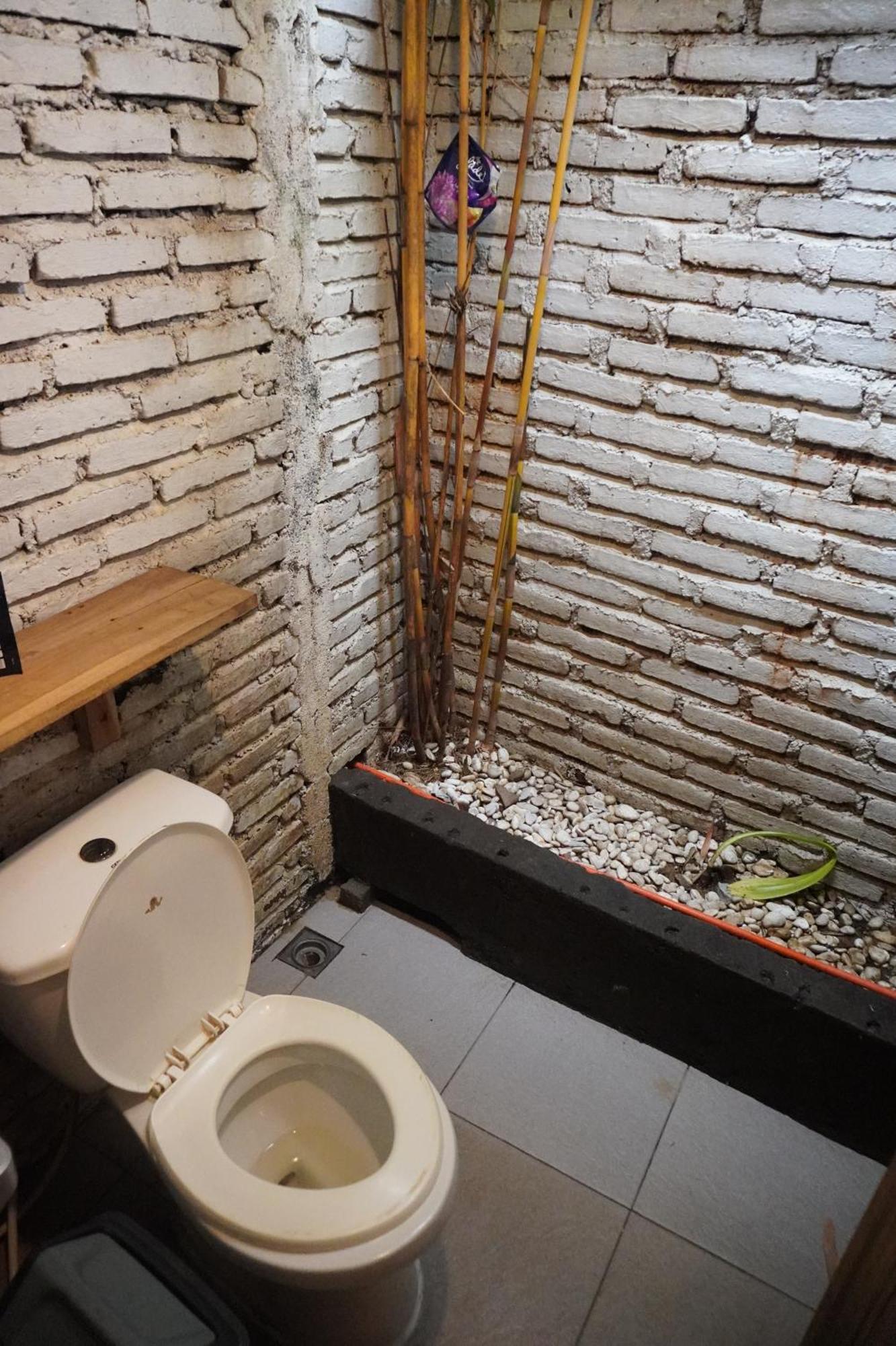Indonesia Backpacker Hostels Kuta  Экстерьер фото