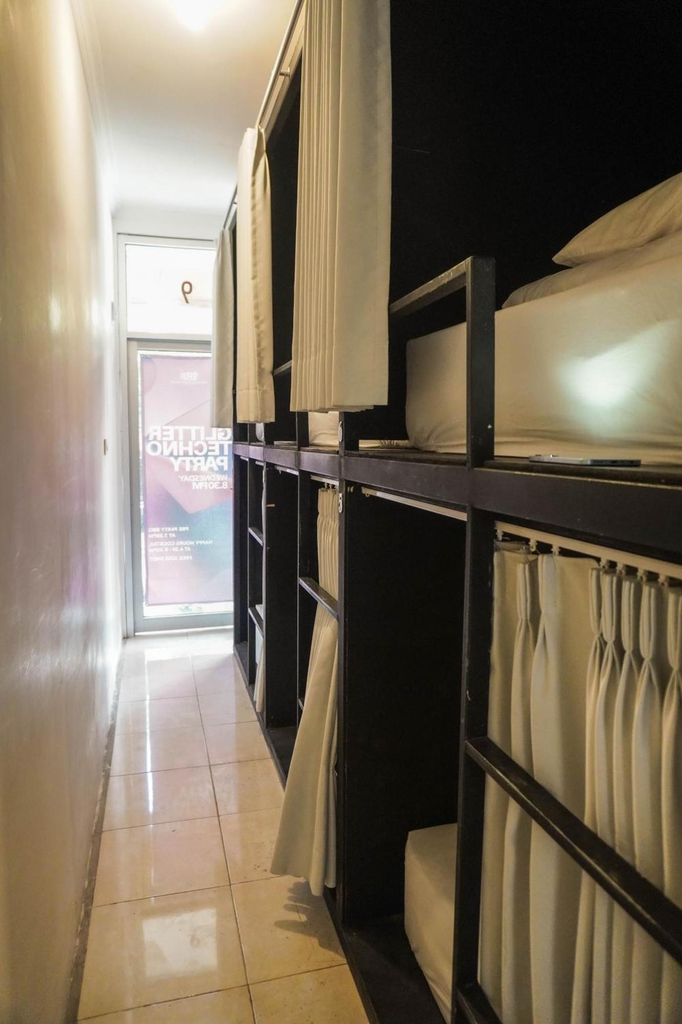 Indonesia Backpacker Hostels Kuta  Экстерьер фото