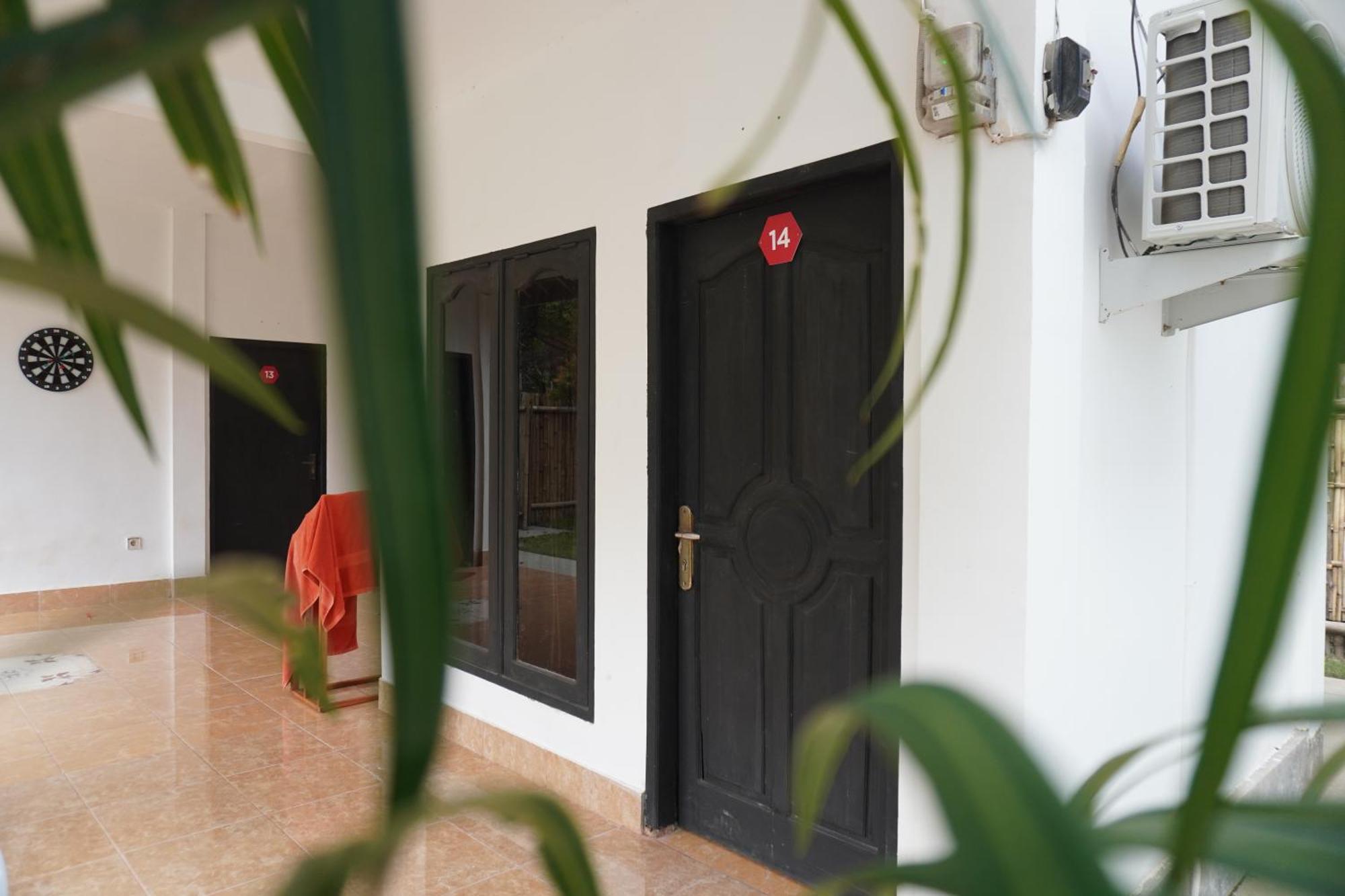 Indonesia Backpacker Hostels Kuta  Экстерьер фото