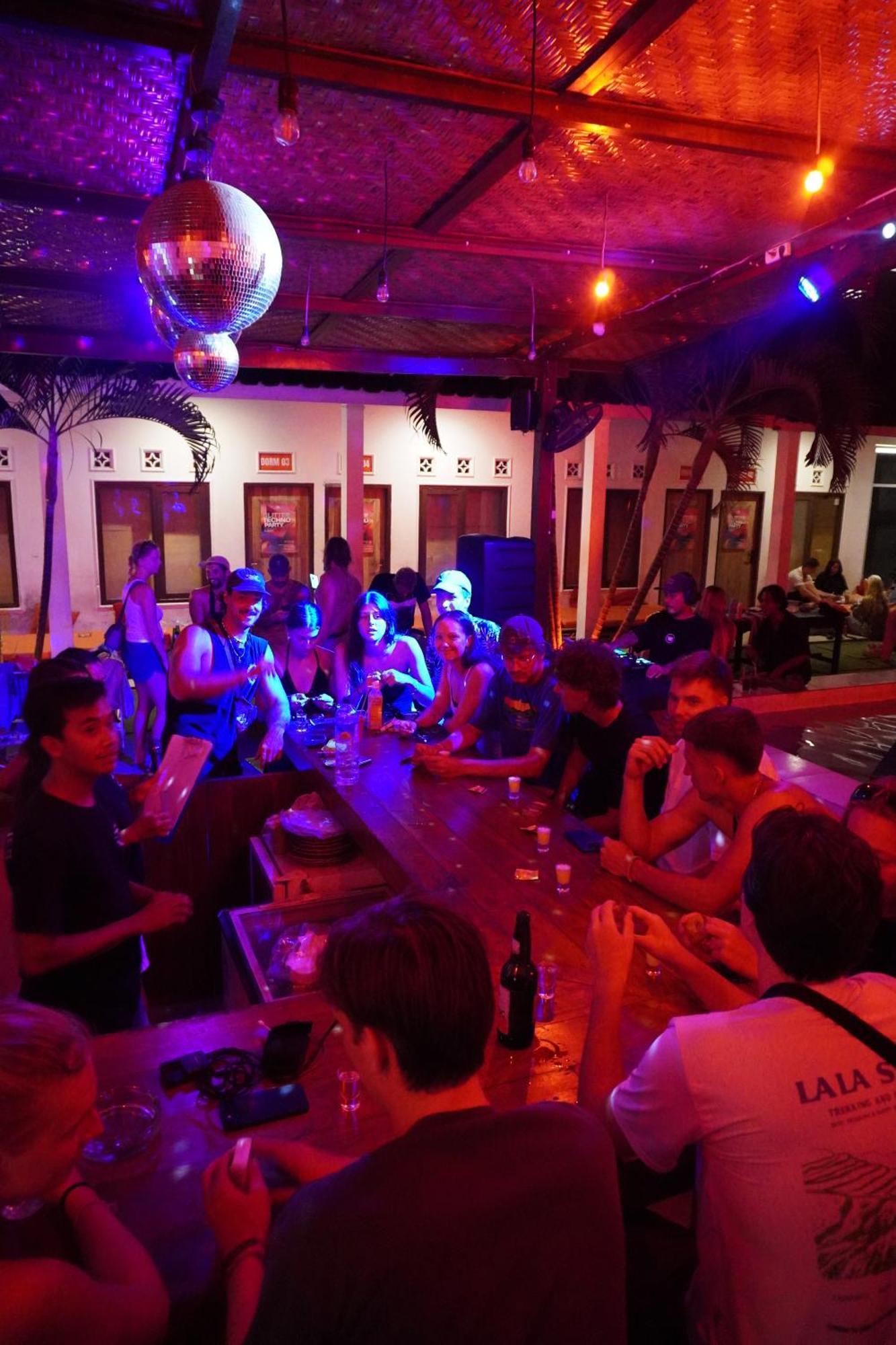 Indonesia Backpacker Hostels Kuta  Экстерьер фото