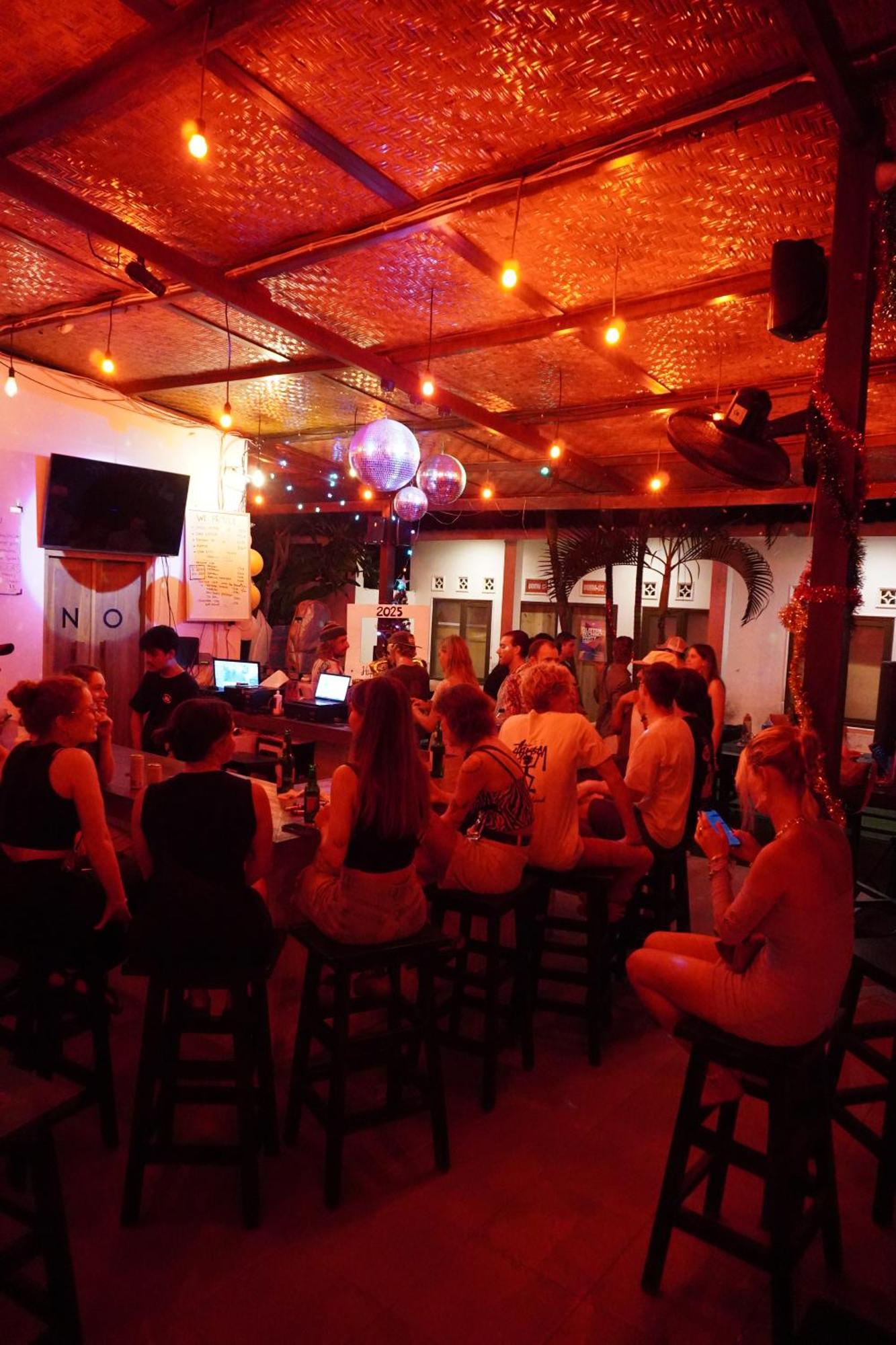 Indonesia Backpacker Hostels Kuta  Экстерьер фото